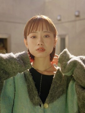 アビーツー(ABBEY2) 切りっぱなしボブ(耳かけアレンジ)