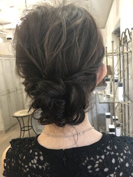 ネイロ(NE/LO) ゆるっと可愛いヘアアレンジ