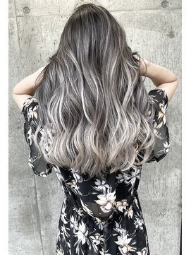 ルーフアクト(LUFE act) バレイヤージュ　グレー　担当タナカ