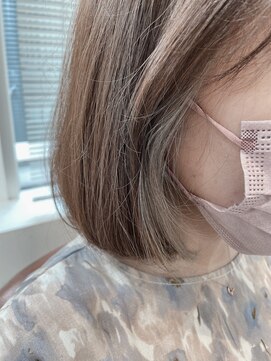 ネオリーブギンザ 銀座店(Neolive GINZA) イヤリングカラーでホワイトグレージュ