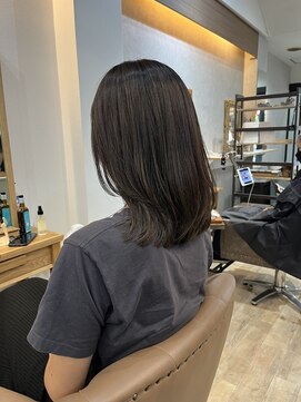 ジーニー(GeeNY) こなれ感のあるシンプルなレイヤースタイル