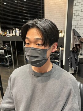 ヒロザバーバー(HIRO THE BARBER) センターパート×ツーブロック