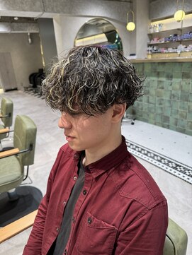 ゼスト リル 新宿(ZEST lill) 波巻きパーマ 波巻きスパイラル メッシュ ハイライト 塩澤太一