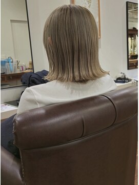 インビテーション(invitation) ハイトーンベージュ