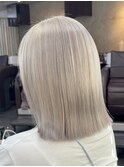 レイヤーボブハイライトブリーチレイヤーハイトーングレージュ