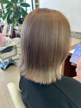 ヘアーアンドエステ ハラダ 滝ノ水店(Hair&Esthe Harada) 切りっぱなしミディ/透明感ミルキーベージュ
