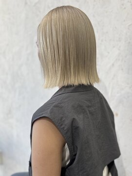 ザヘアメイクシェア(THE -HAIR MAKE SHARE-) ブリーチを綺麗に保つ☆外はねボブハイトーンカラー