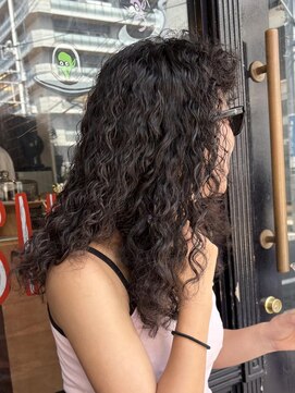 ナループロア ハチ(Nalu pu loa hachi) ハードパーマ/くるくるパーマ/スパイラルパーマ/ドライパーマ