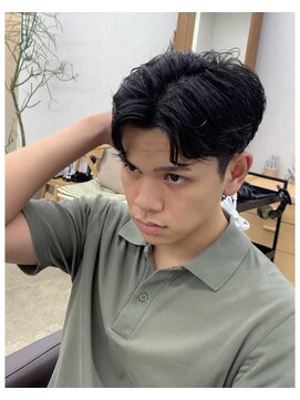 キジ(kiji) フェザーパーマアクティブショート/センターパートメンズ/眉毛