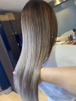 ルッソリベラ 池袋(Lusso libera)&nbsp;ハイトーンストレートロング｜圧倒的艶感で魅せるうるツヤ髪