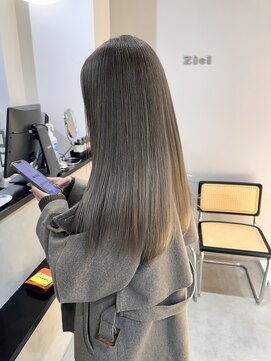 オリーブグレージュ