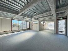 suu　自由が丘【２月中旬NEW OPEN（予定）】の雰囲気（陽の光がたっぷりと入る店内［自由が丘/ショートボブ］）