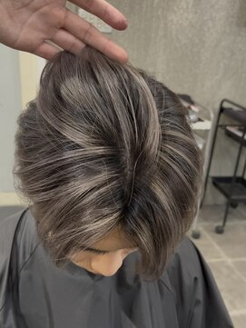 アンダーバーホワイト 広島 本通店(_WHITE) 広島メンズバレイヤージュ