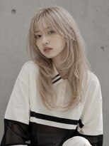 ソレイユトウキョウシブヤ(SOLEIL TOKYO shibuya)&nbsp;ウルフロングホワイトアッシュハイトーンブリーチ顔周りレイヤー
