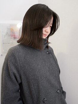 ノエマ(NOEMA)の写真/【動くたび、垢抜けるミディヘア】レイヤーが作る柔らかな動きと抜け感。小顔見えを叶えるロングスタイル