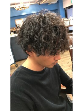 フランクスバーバー アンド ビアークラブ(FRANK'S BARBER and BEER CLUB) ソフトツーブロックくせ毛風パーマフェザーマッシュ