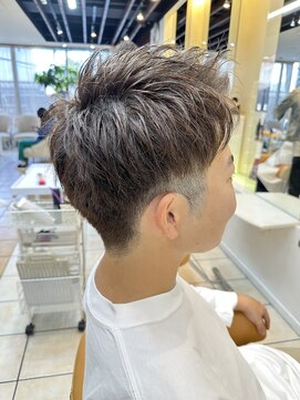 クオリス 上板橋店(QUALIS) メンズイケメンツーブロ刈り上げアップバングオルディーブカラー