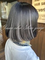 カフェアンドヘアサロン リバーブ(cafe&hair salon re:verb)&nbsp;インナーカラー×シルバーグレージュ