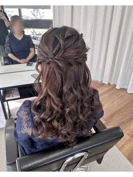 オウン(AUN) ハーフアップ