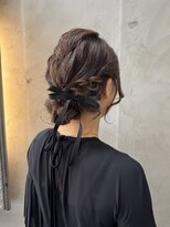 アムロードヘア(Amouroad hair)&nbsp;低めシニヨンで大人の可愛さをプラス