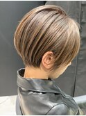白髪ぼかしハイライト ショート ヘーゼルブラウン 似合わせ