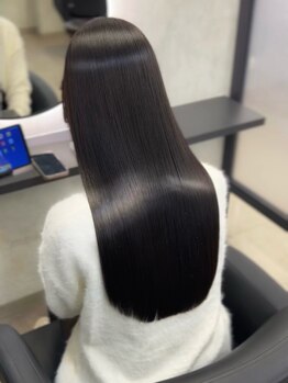ユニー(uniii)の写真/うねり髪卒業！最新技術で髪質改善◎あなた史上最高のツヤ髪体験を♪