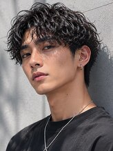 《綺麗なシルエットのツイストスパイラルパーマ》リッジ(髪の根本~中間部分のパーマ)強め*の重めマッシュ