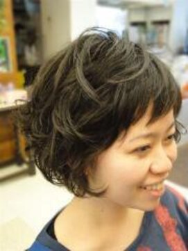 モダンタイムス 西谷店 重軽ボブのまあるいラインのポップなパーマ。