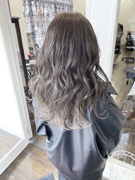 ブレイズ ザ サロン(BLAZE THE SALON) ホワイト風グレー1周インナーカラー波ウェーブ【BLAZE 大庭】