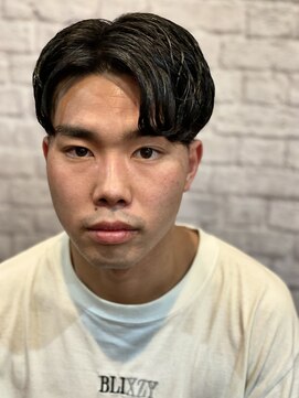 銀座マツナガ 新宿野村ビル店 ツーブロック後ろ刈り上げセンターパート