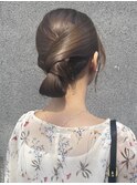 お呼ばれヘア　大人なツヤ感タイトシニヨンアレンジ