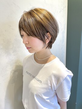 シーン(scene) 【scene】横顔美人ショート