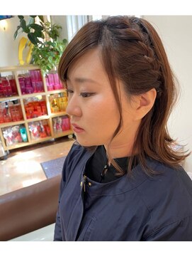 ヴィアーレ(VIALE) ヘアアレンジandメイク