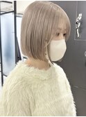 ホワイトブロンドミルクティーホワイトグレージュショートボブ