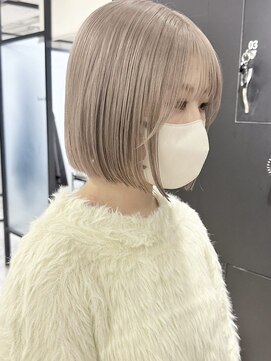 ベモ(NVEMO) ホワイトブロンドミルクティーホワイトグレージュショートボブ