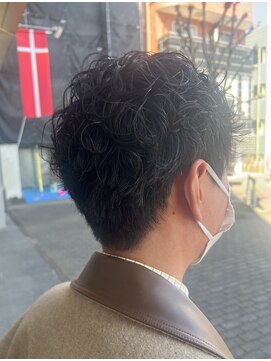 オーガニック ライフ 若葉 鶴ヶ島(organic+life) 前下がりセンターパートマッシュニュアンスパーマ刈り上げ