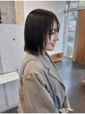 暗めオリーブグレージュ