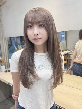 サンク 原宿 表参道(cinq) ブリーチカラーミディアムレイヤーボブミルクティーベージュ前髪