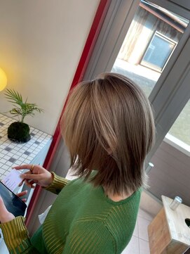 ヴァイオレット(VIOLET) ベージュカラー