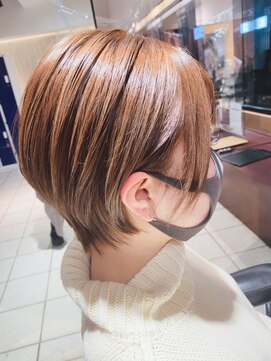 グランルッソ 岡山駅前(GRAN LUSSO) 大人ショートボブ(10/24)