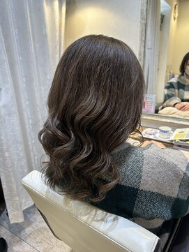マイン ヘアアンドリラックス(mine) 癖毛のあるロングにおすすめカットカラー