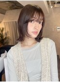 大人可愛いナチュラルブラウン顔周りレイヤー外ハネレイヤーボブ