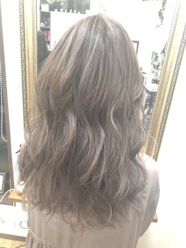 リリー ヘアーアンドビューティー(Lily) ハイライトカラー