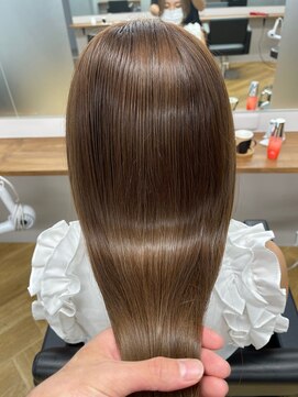 シカ 神戸三宮元町店(Cica) ベージュ 艶髪 神戸三宮 艶々ロングヘア 神戸美容室 髪質改善