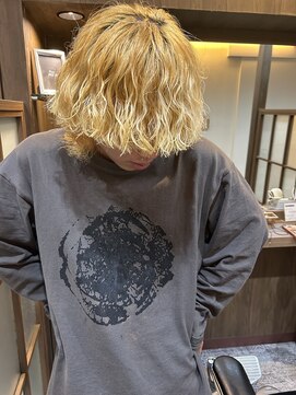 レイフィールド 岡崎六名店 ハイトーンのパーマスタイル