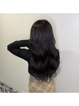 ブランシスヘアー(Bulansis Hair) 暗髪×インナーブルーロングスタイル