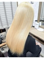 ラウラアンドロー(LAURA&RO) 【抜きっぱなしブロンド】