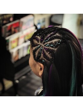 ゾーマ(ZOUMA) コーンロウ 花柄 エクステ混ぜ