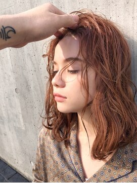 ルーム(Loom.) 〈スタイリング簡単〉オレンジベージュ×ルーズウェーブロング