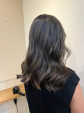 ナンバー 天王寺(NUMBER) 透け感ベージュのハイライトカラー